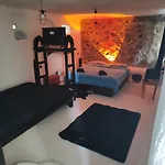 Artemis Authentic Mykonian Stone House Near ロッジ *