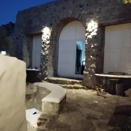 Artemis Authentic Mykonian Stone House Near Super Paradise Beach (Mykonos)